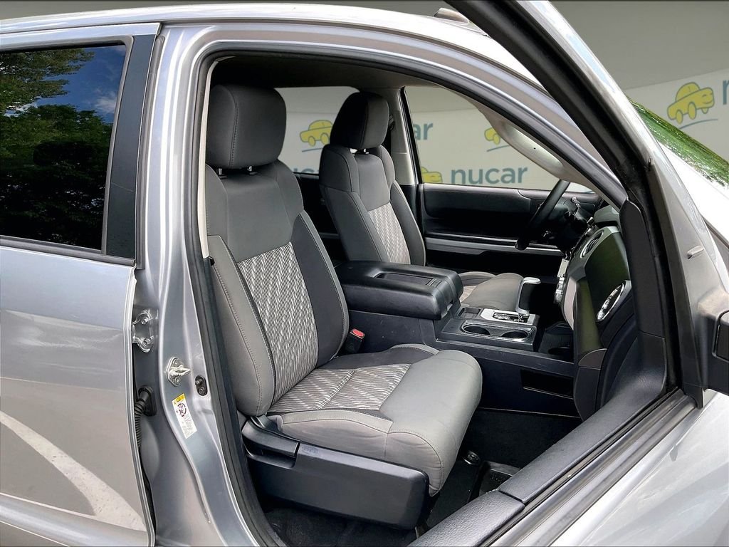 Used 2018 Silver Toyota SR5 image 11
