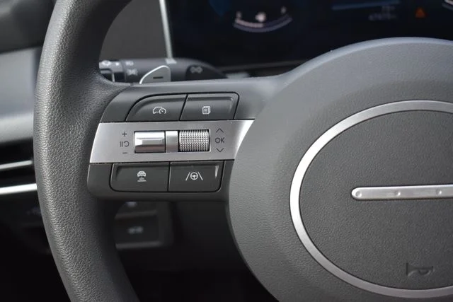 Used 2025 Silver Hyundai SEL image 19