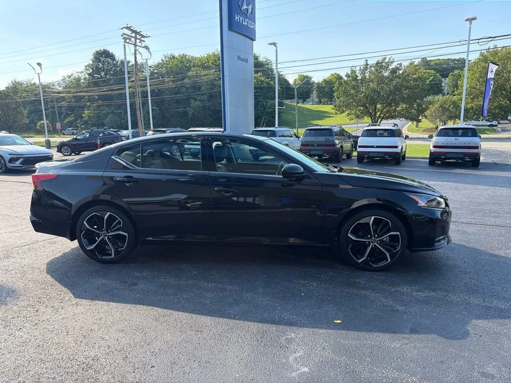 Used 2023 Black Nissan 2.5 SR image 4