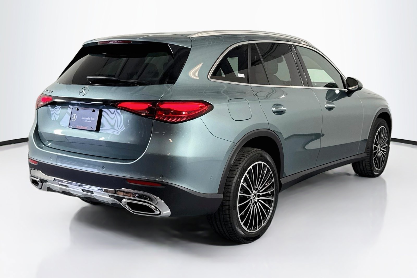 New 2027 Verde Silver Metallic Mercedes-Benz GLC 300 image 5