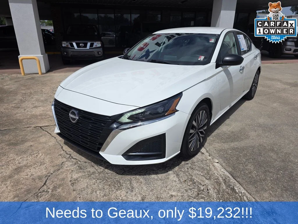 Used 2025 White Nissan 2.5 SV image 2