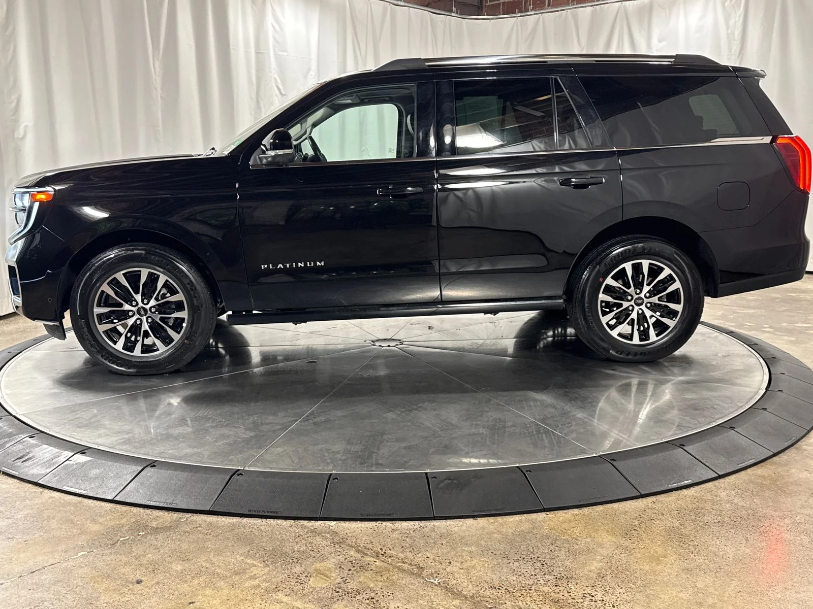 Used 2025 Black Ford Platinum image 8