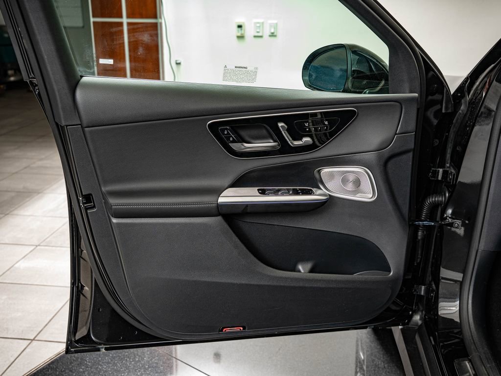 New 2026 Obsidian Black Metallic Mercedes-Benz GLC 300 image 18