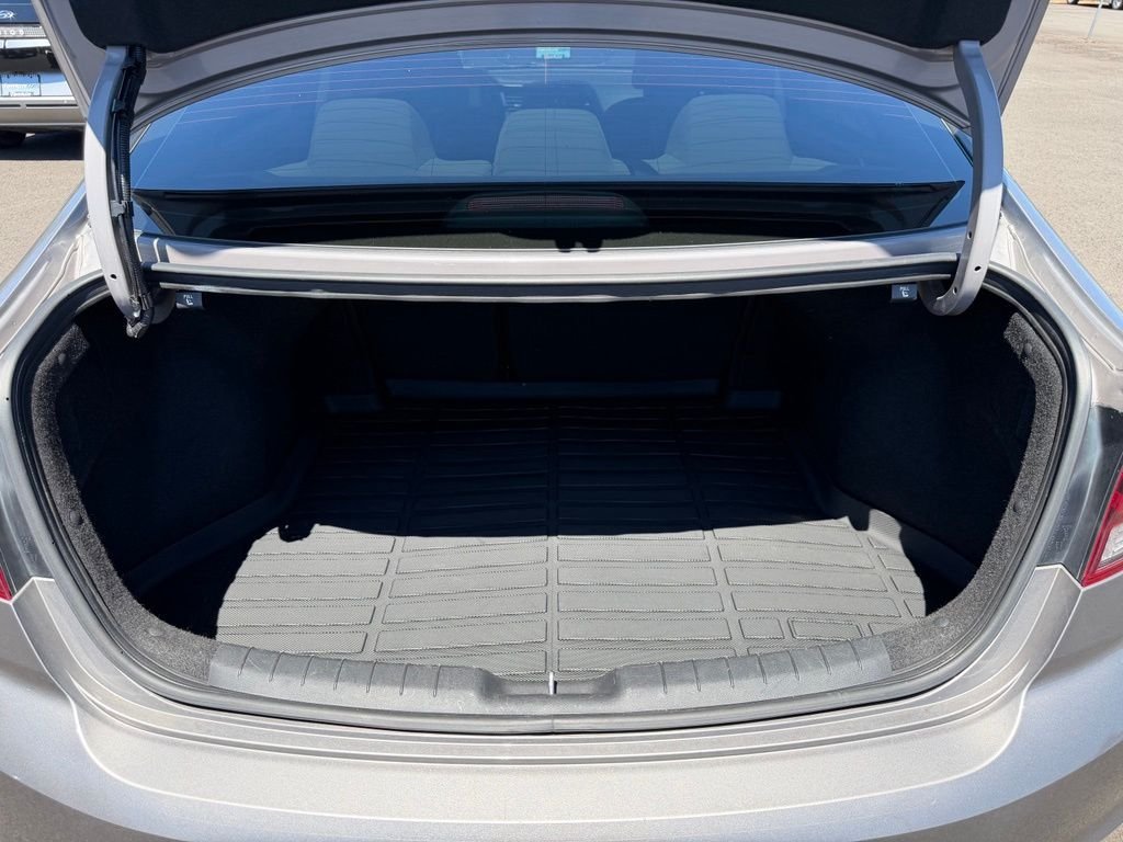 Used 2020 Fluid Metal Hyundai Value Edition image 10