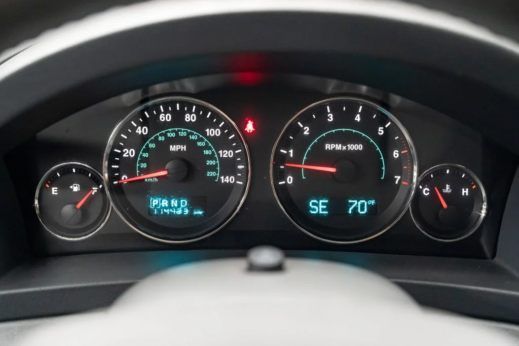 Used 2007 Silver Jeep Laredo image 17