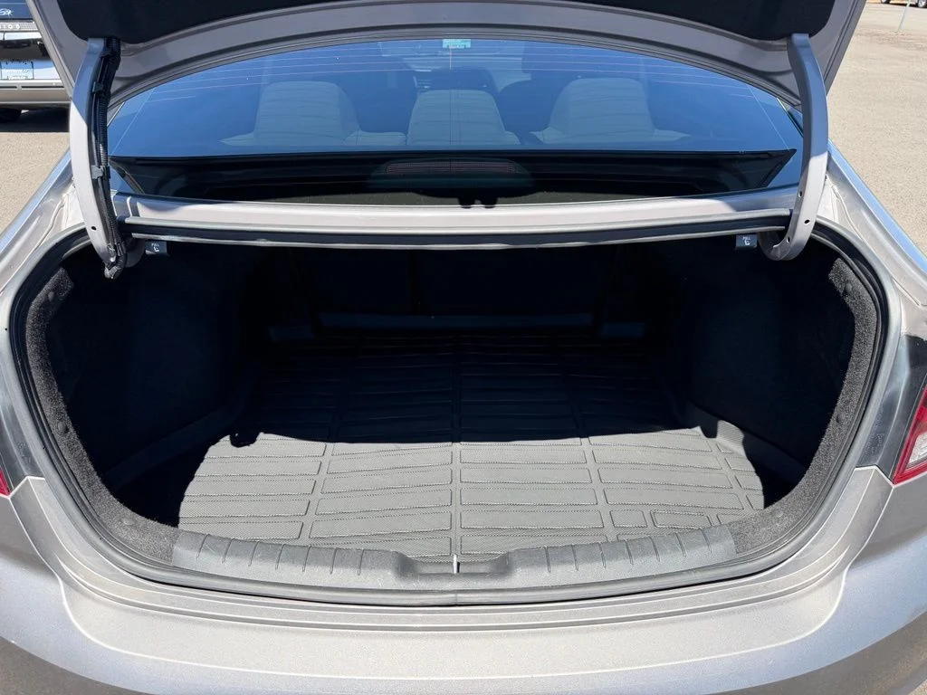 Used 2020 Fluid Metal Hyundai Value Edition image 10