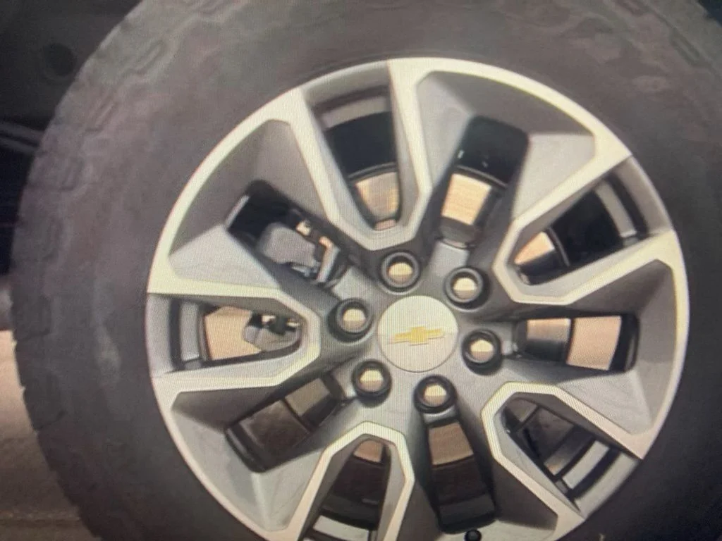 Used 2025 Gray Chevrolet LT image 15