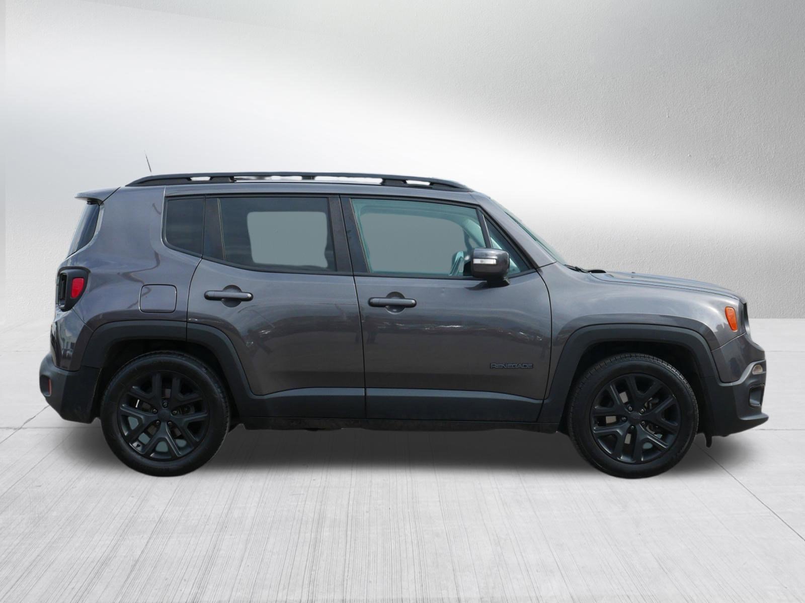 Used 2018 Granite Crystal Metallic Clearcoat Jeep Altitude image 8