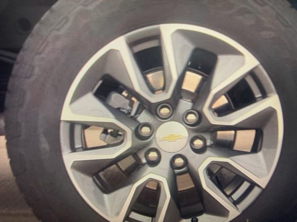 Used 2025 Gray Chevrolet LT image 15