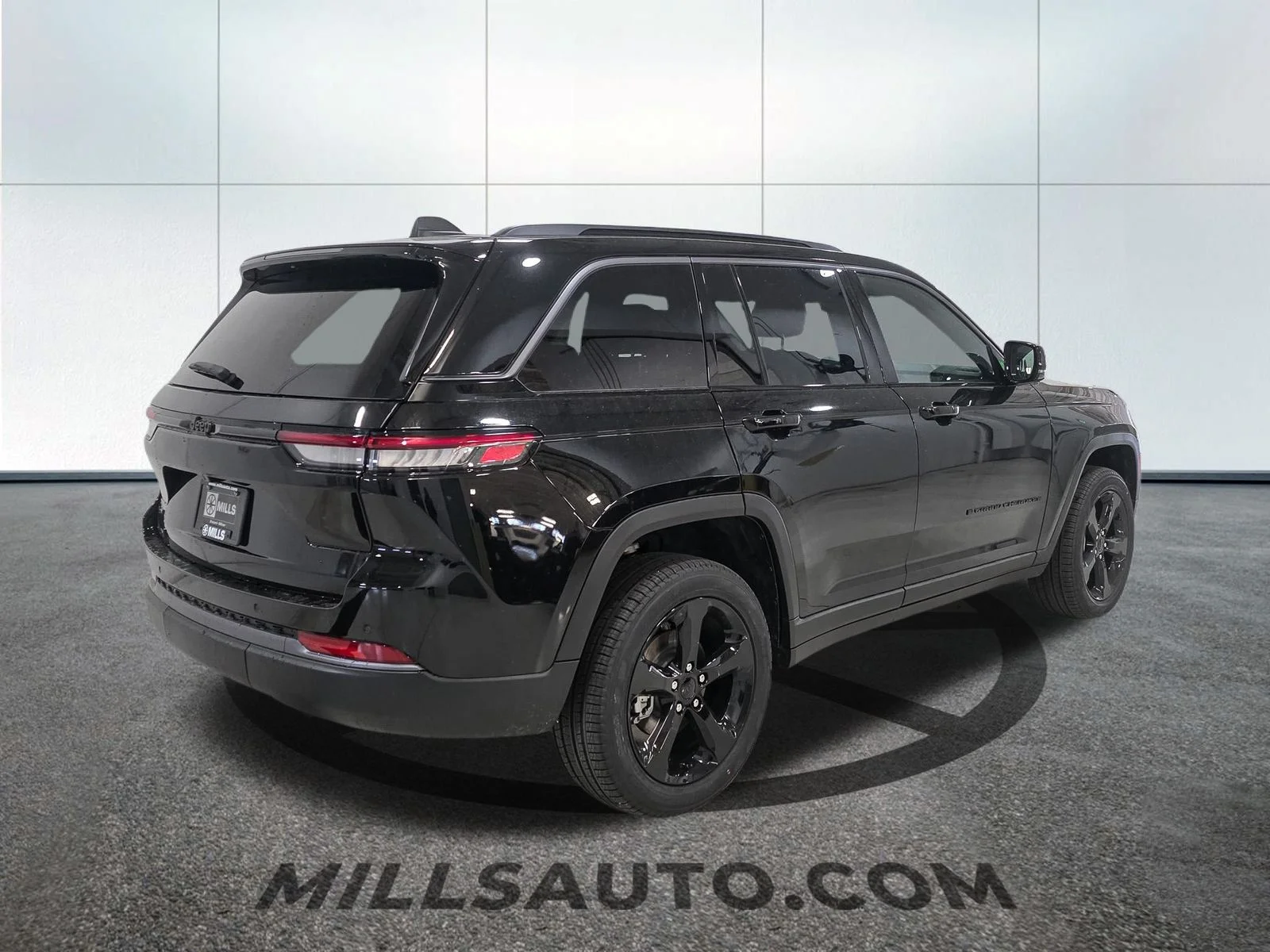 New 2026 Diamond Black Crystal Pearl-Coat Exterior Paint Jeep Limited image 8