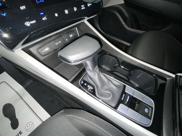 Used 2024 Black Hyundai SEL image 19