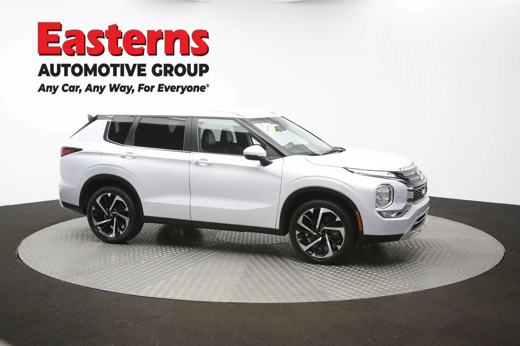 Used 2024 White Mitsubishi SE image 46