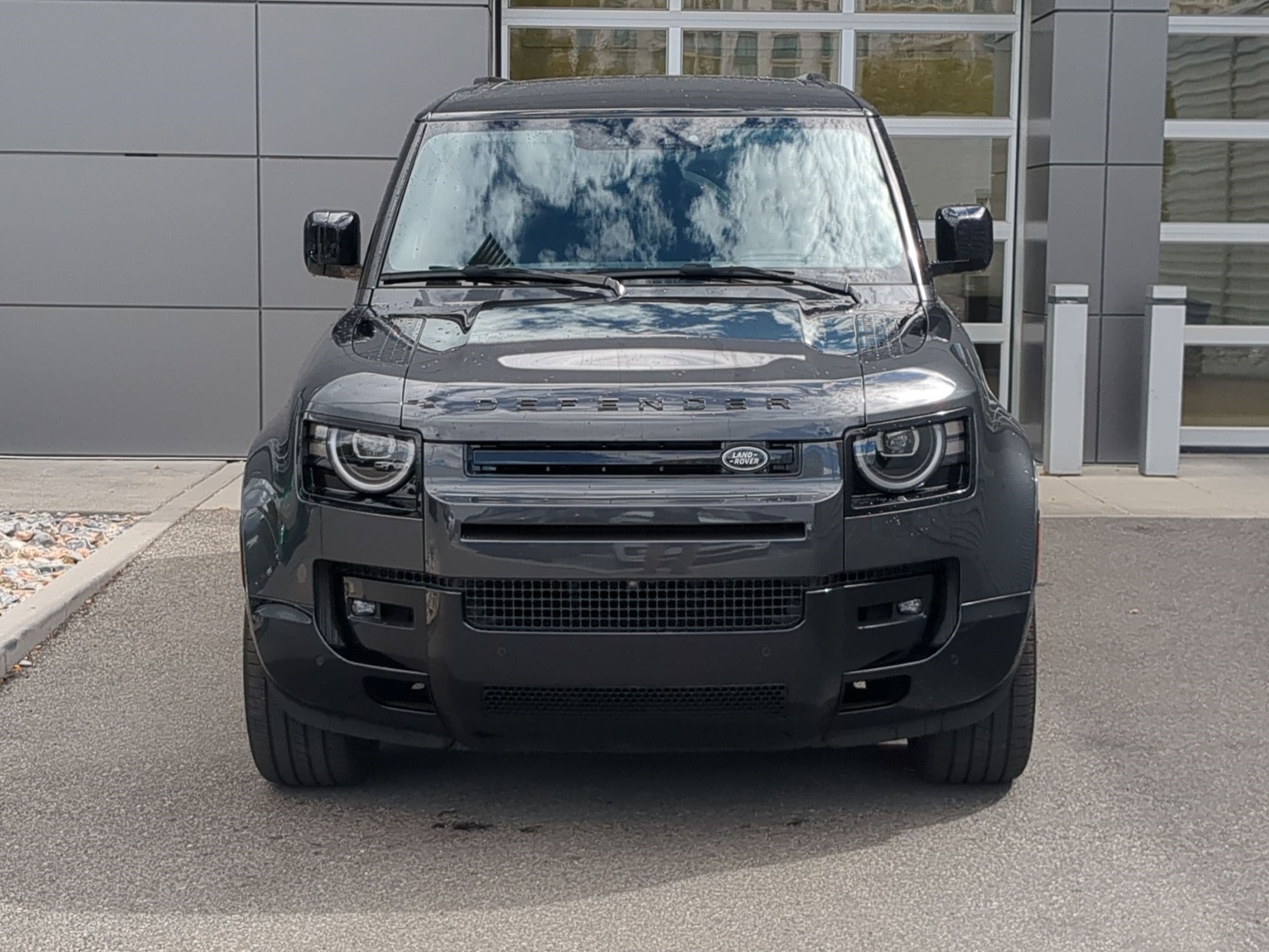 New 2026 Carpathian Grey Land Rover P400 X-Dynamic SE image 2