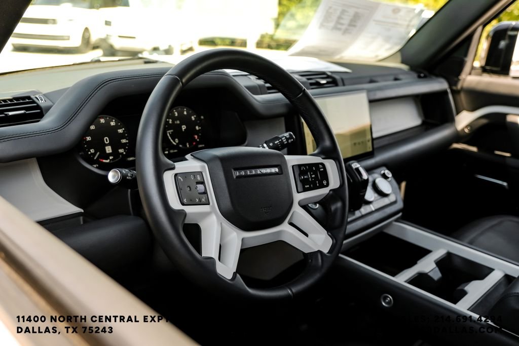 Used 2025 Fuji White Land Rover X-Dynamic SE image 12