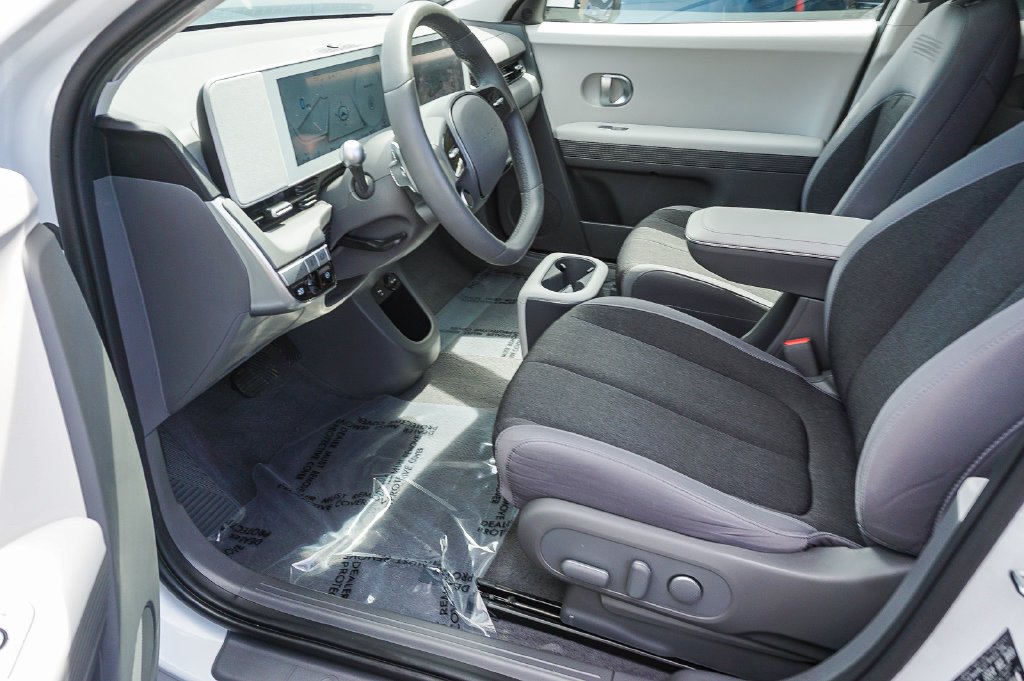 Used 2024 White Hyundai SEL image 18