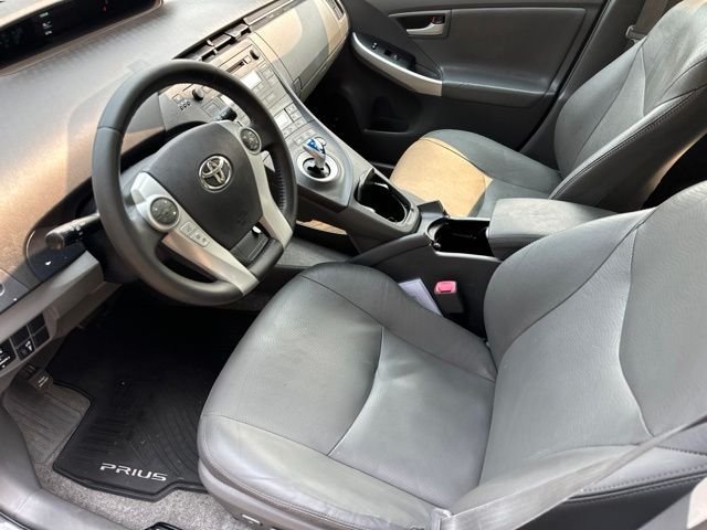 Used 2010 Winter Gray Metallic Toyota I image 12