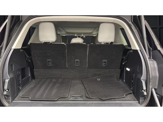 Used 2025 Agate Black Metallic Ford Active image 27