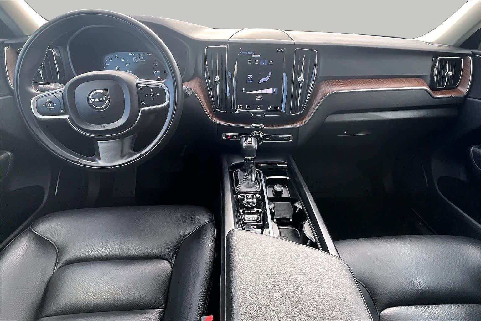 Used 2021  Volvo Momentum image 14
