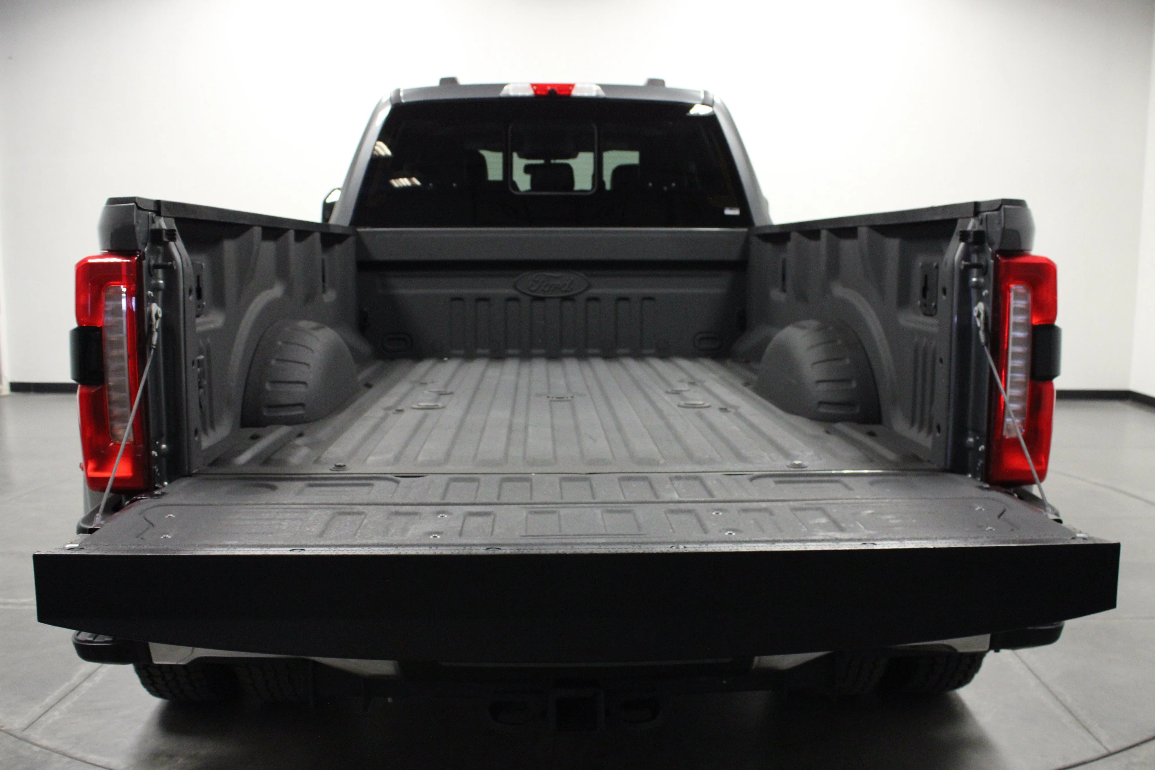 Used 2023 Carbonized Gray Metallic Ford LARIAT image 13