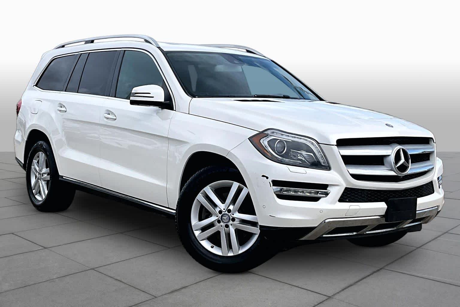 Used 2015 Diamond White Metallic Mercedes-Benz GL 450 image 3