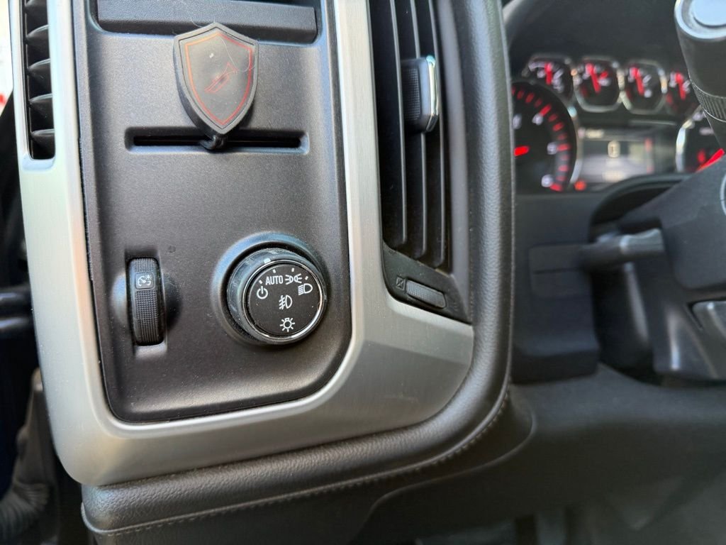 Used 2015 Black GMC SLE image 18