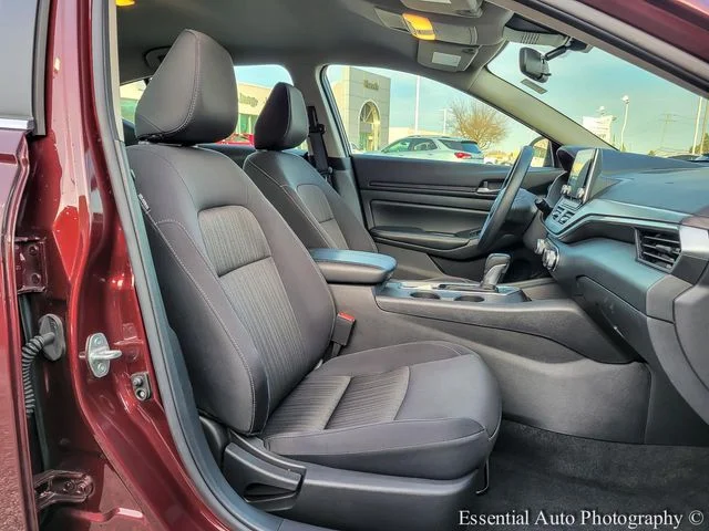 Used 2025 Red Nissan 2.5 SV image 31