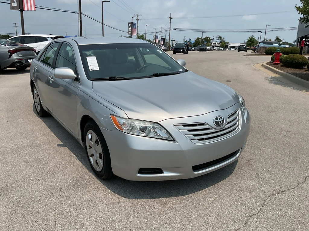 Used 2007 Titanium Metallic Toyota LE image 2