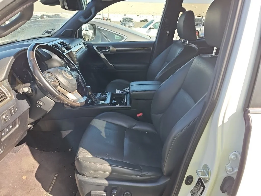 Used 2020 White Lexus 460 image 3