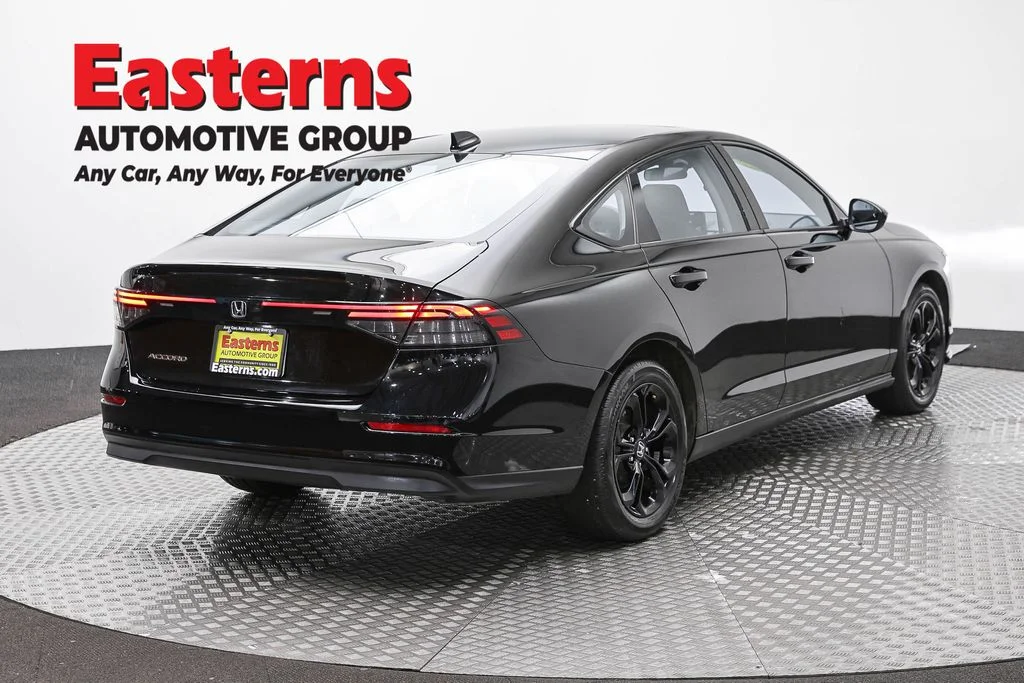 Used 2025 Black Honda SE image 5