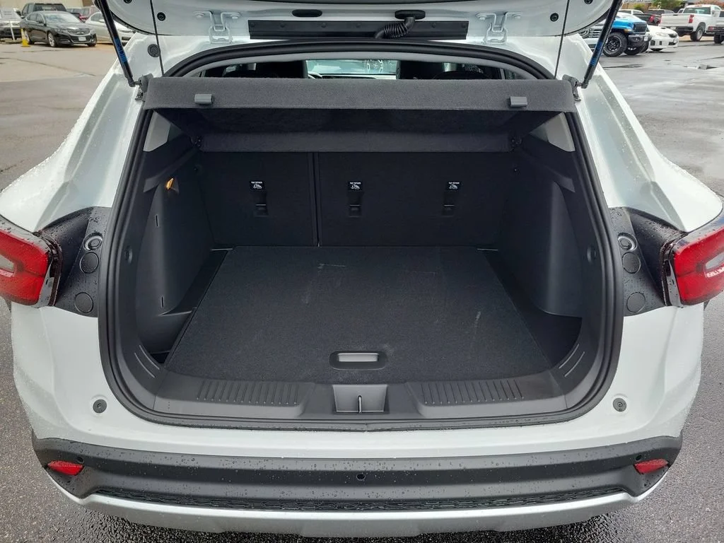 New 2026 Summit White Chevrolet LT image 24
