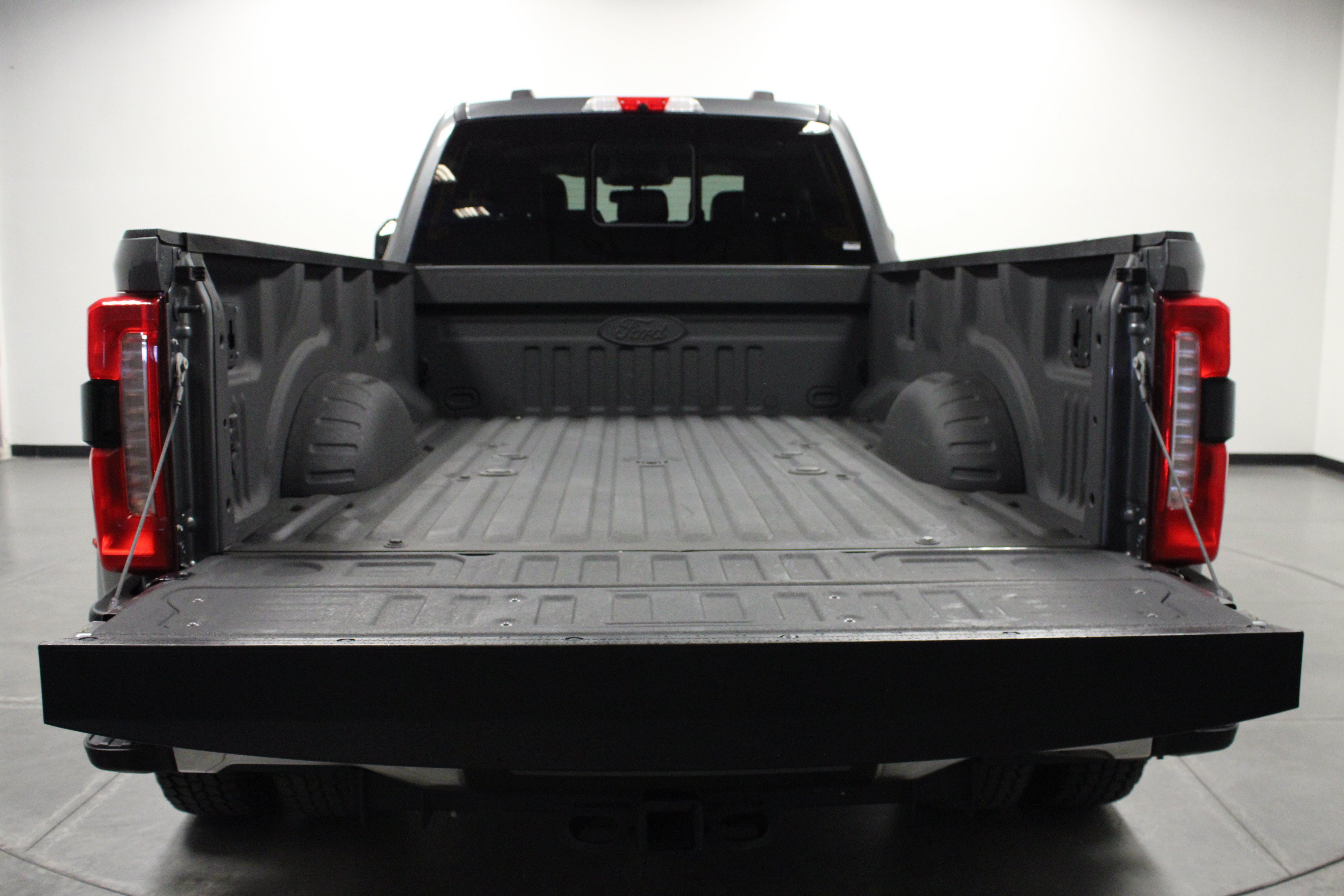 Used 2023 Carbonized Gray Metallic Ford LARIAT image 13