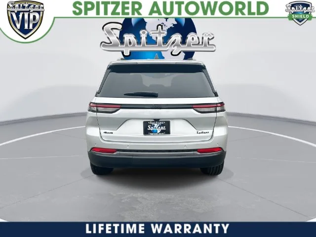 New 2026 Silver Zynith Exterior Paint Jeep Limited image 9