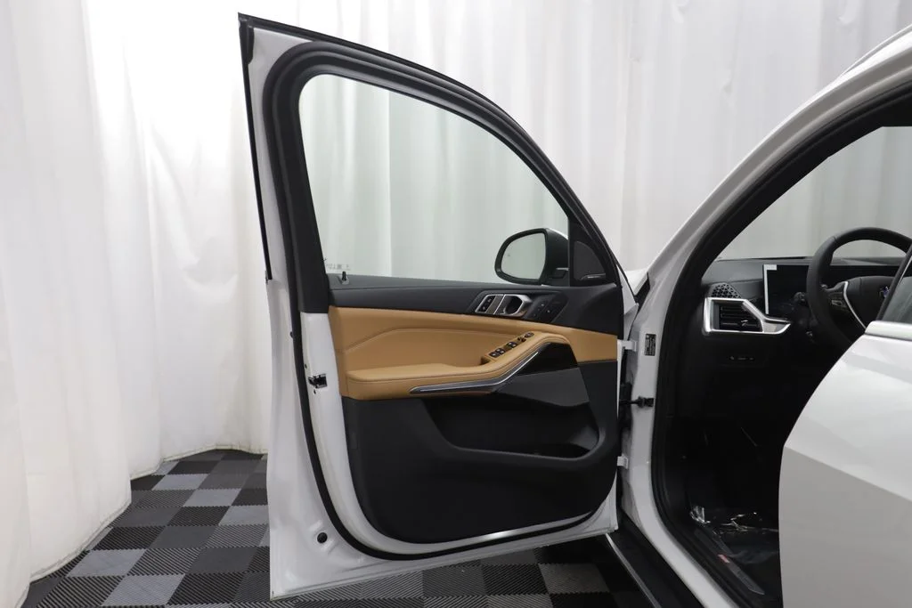 New 2026 White BMW xDrive40i image 5