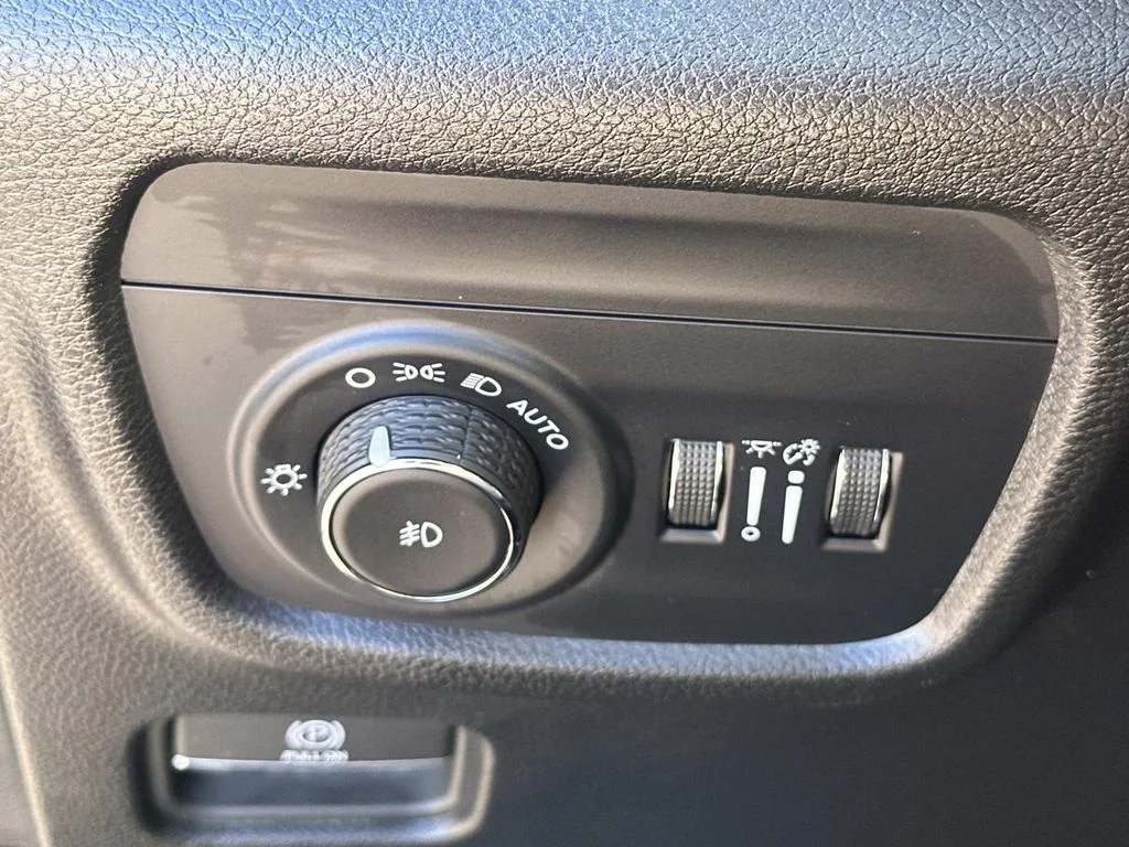 Used 2025 Gray Jeep Limited image 29