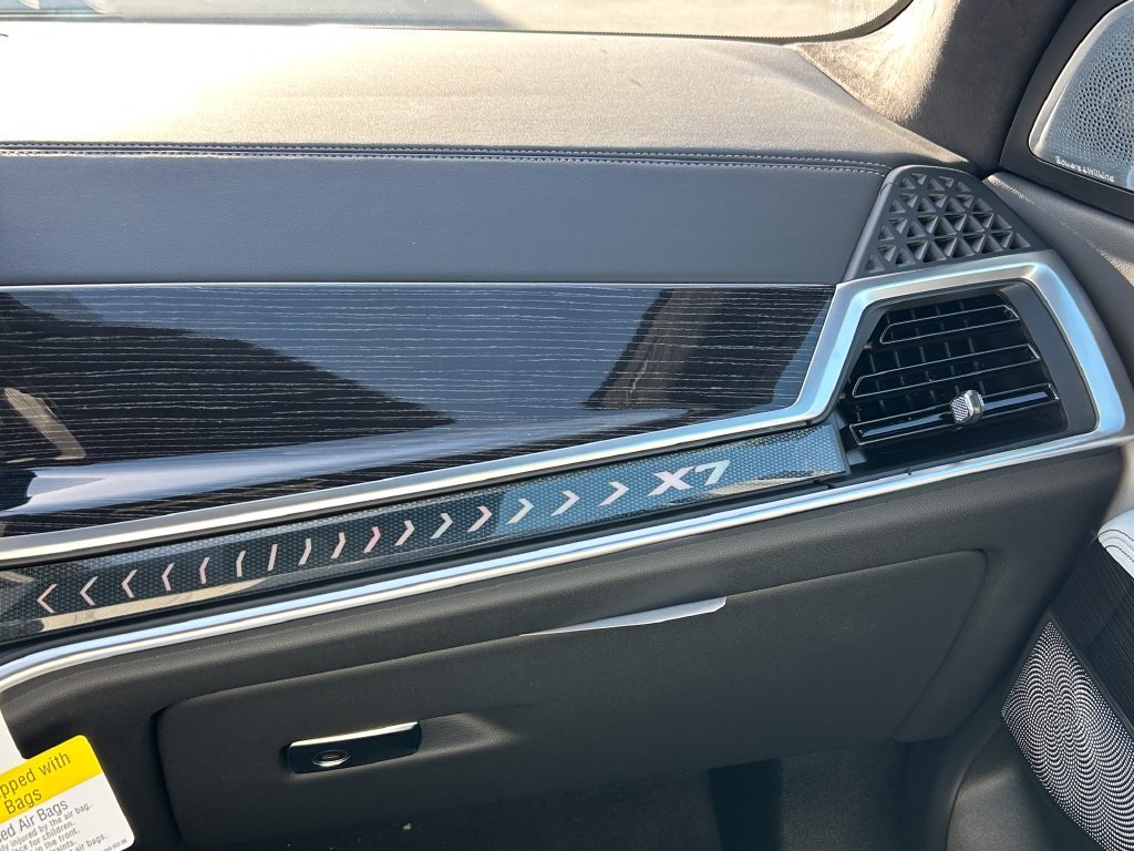 New 2027 Tanzanite Blue II Metallic BMW xDrive40i image 26