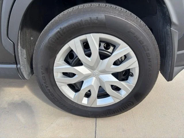 Used 2025 Black Toyota L image 6