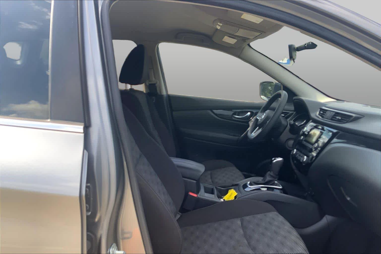 Used 2017 Gun Metallic Nissan SV image 9