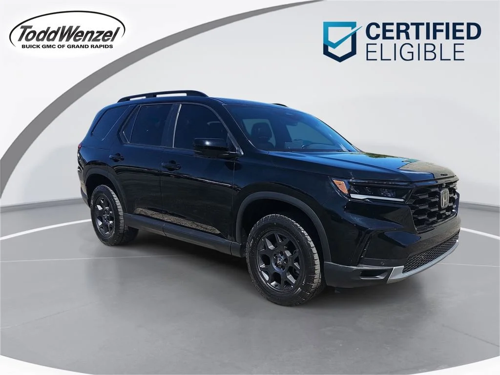 2025 Honda Pilot TrailSport AWD's photo