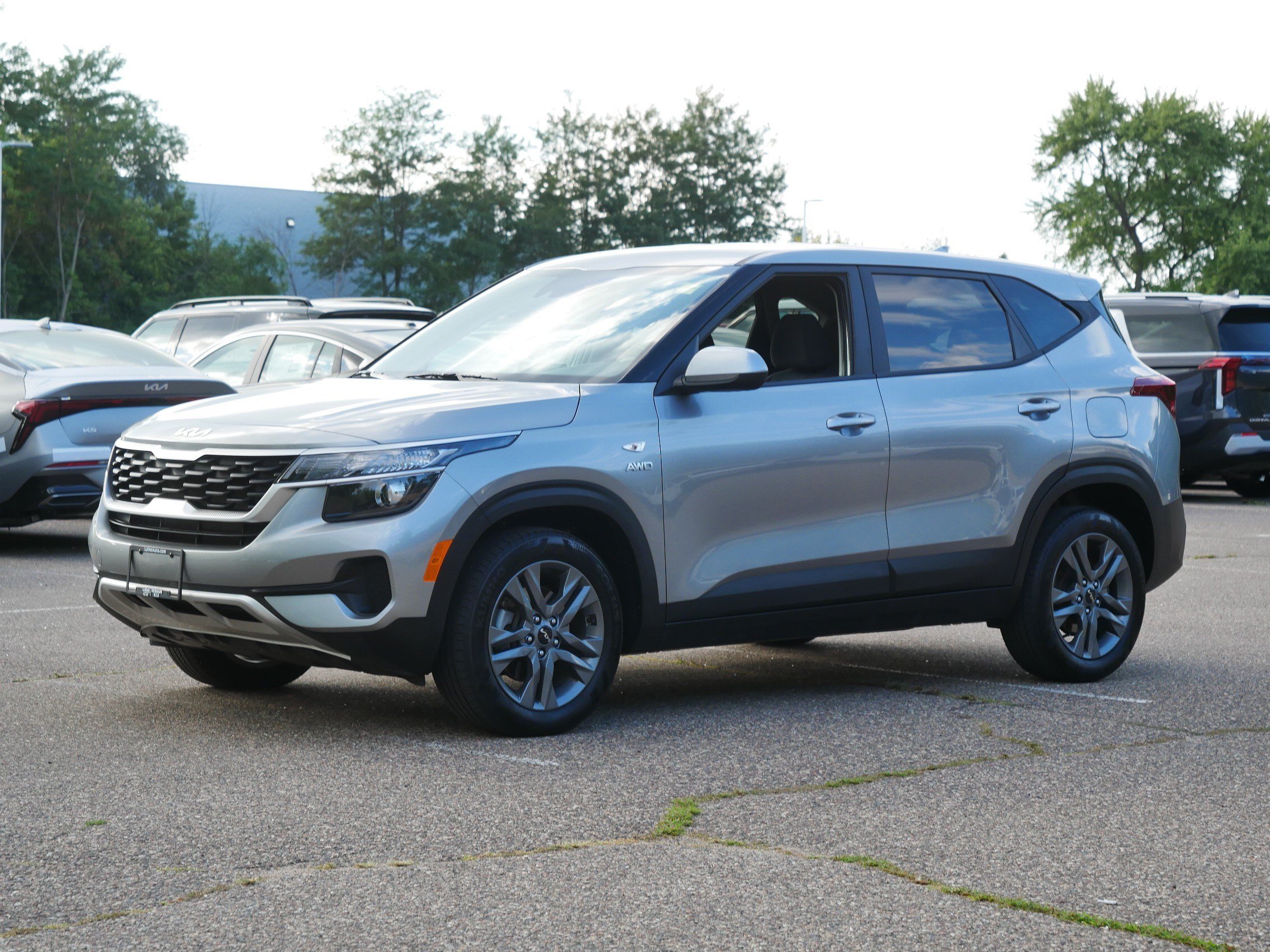 Used 2023 Steel Gray Kia LX image 3