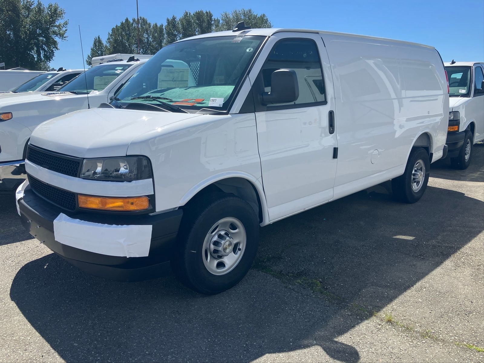 2026 Chevrolet Express 3500 Work Van HD's photo