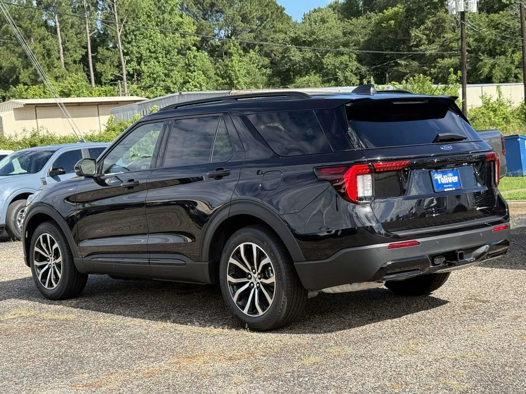 New 2026 Agate Black Metallic Ford ST-Line image 7