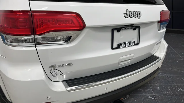 Used 2019 Bright White Clearcoat Jeep Limited image 38
