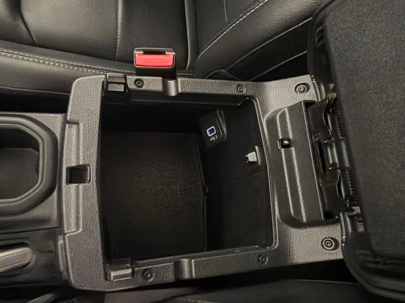 Used 2022 Silver Jeep Overland image 27