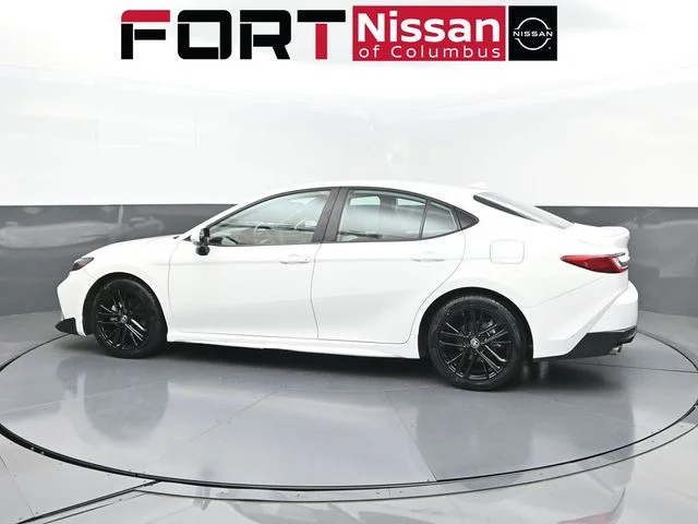 Used 2025  Toyota SE image 4