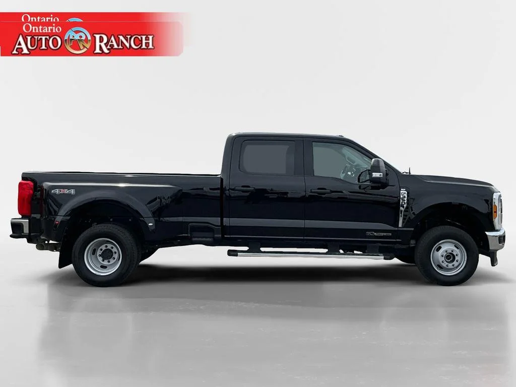 Used 2025 Agate Black Metallic Ford XLT image 6