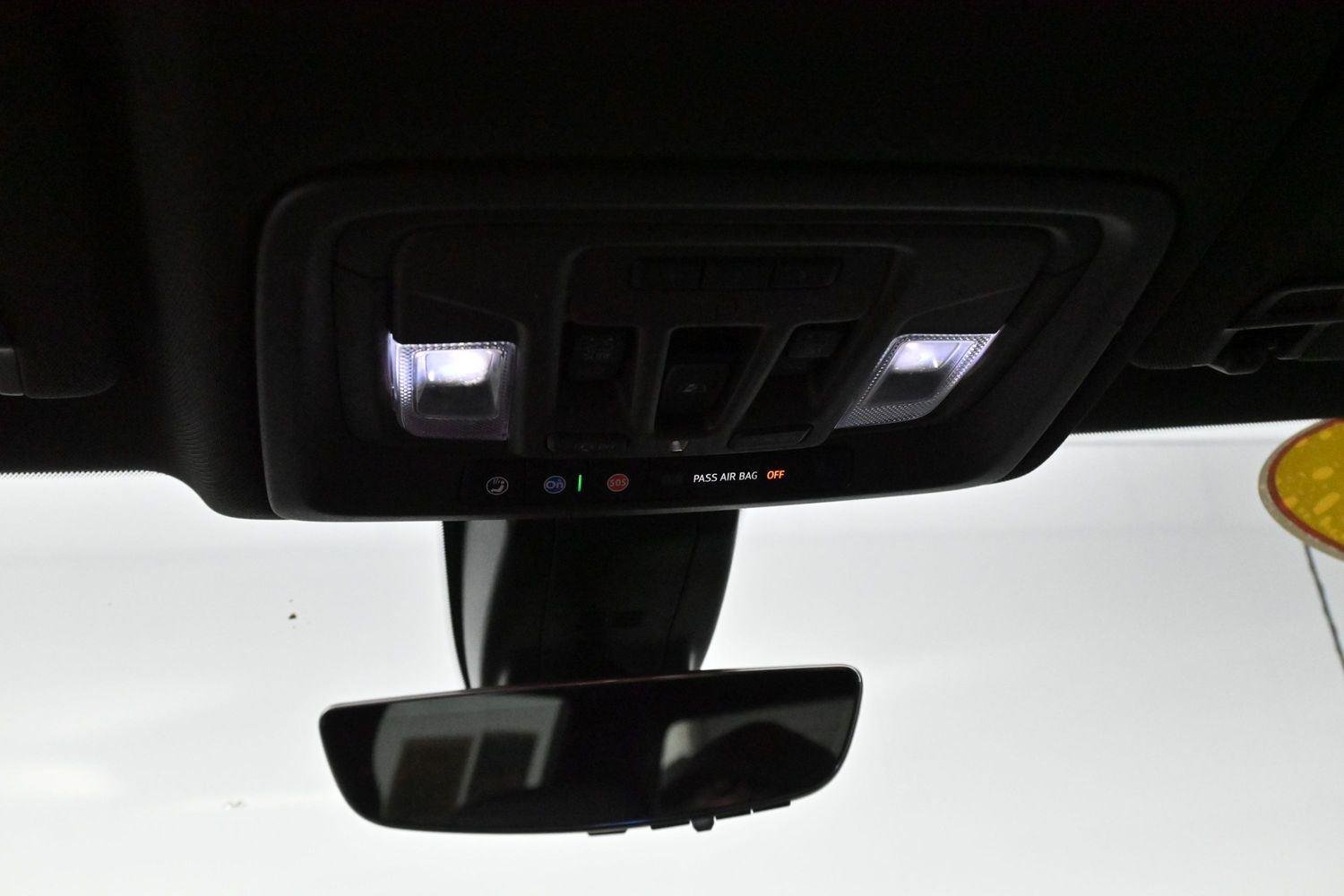 Used 2022 White Frost Tricoat GMC Denali image 35
