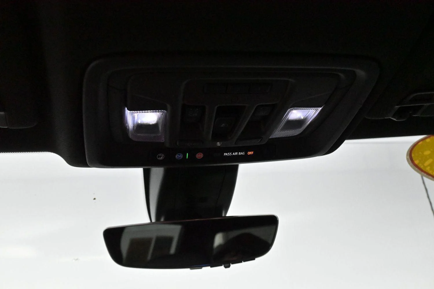 Used 2022 White Frost Tricoat GMC Denali image 35