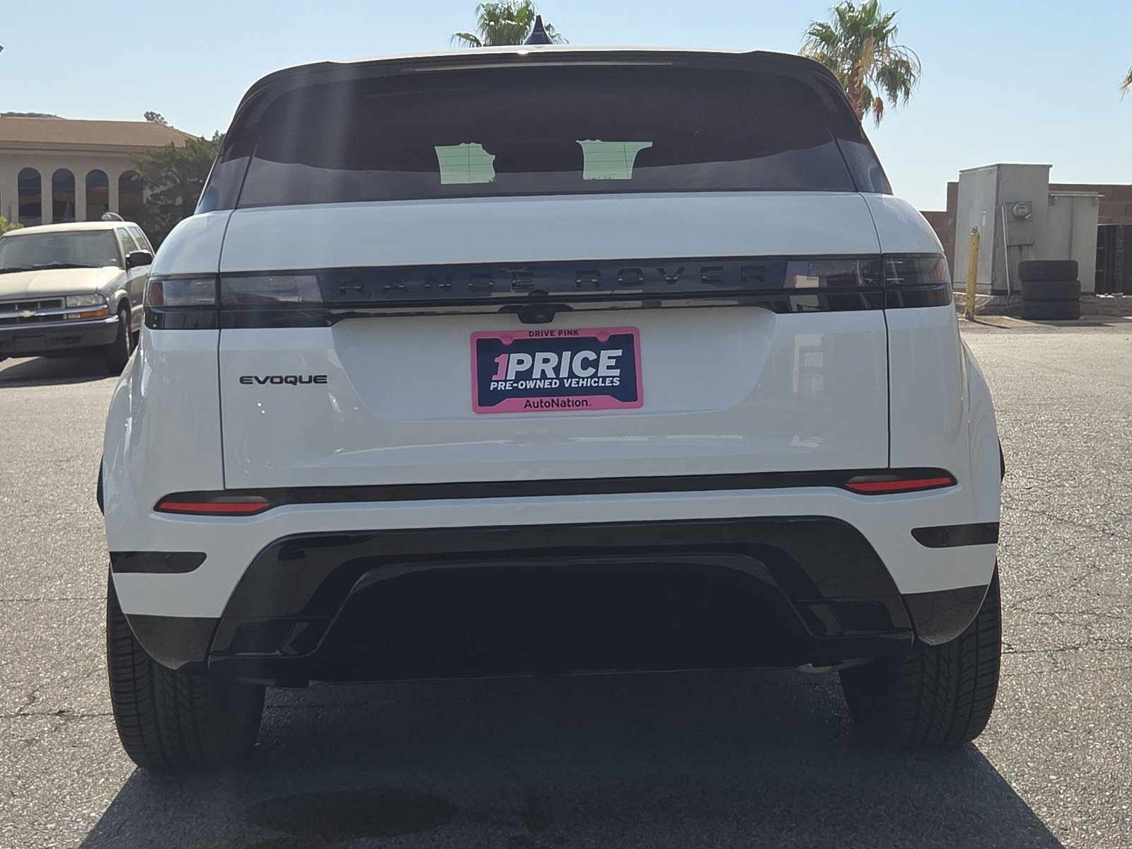 Used 2024 Fuji White Land Rover Dynamic SE image 7