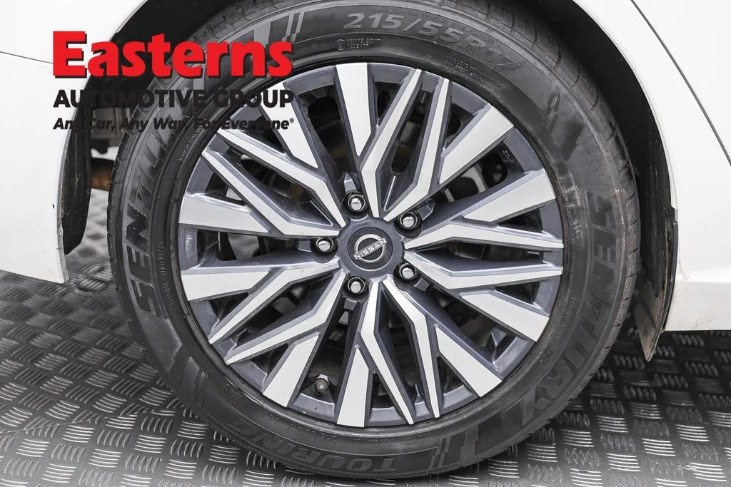 Used 2025 White Nissan 2.5 SV image 27