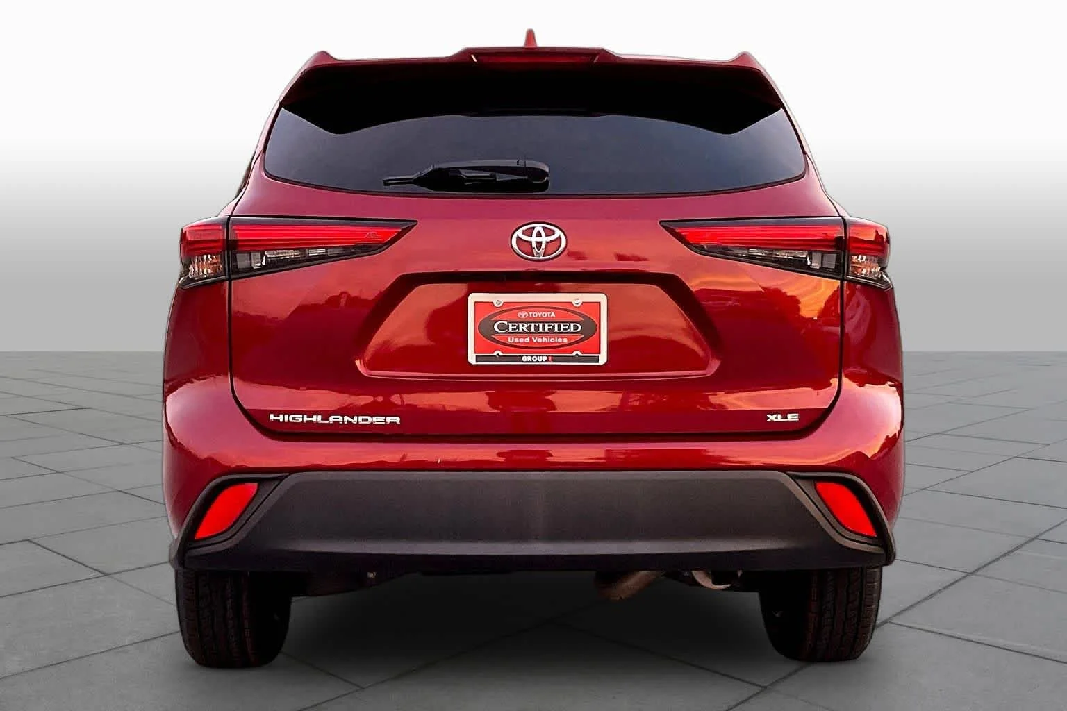 Used 2022 Ruby Flare Pearl Toyota XLE image 5